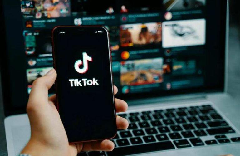 TikTok launches creator equipment trial experience 